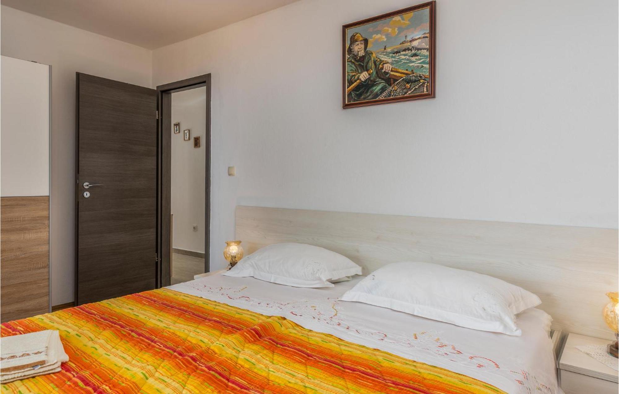 Lovely Apartment In Mali Losinj With Kitchen Exterior foto