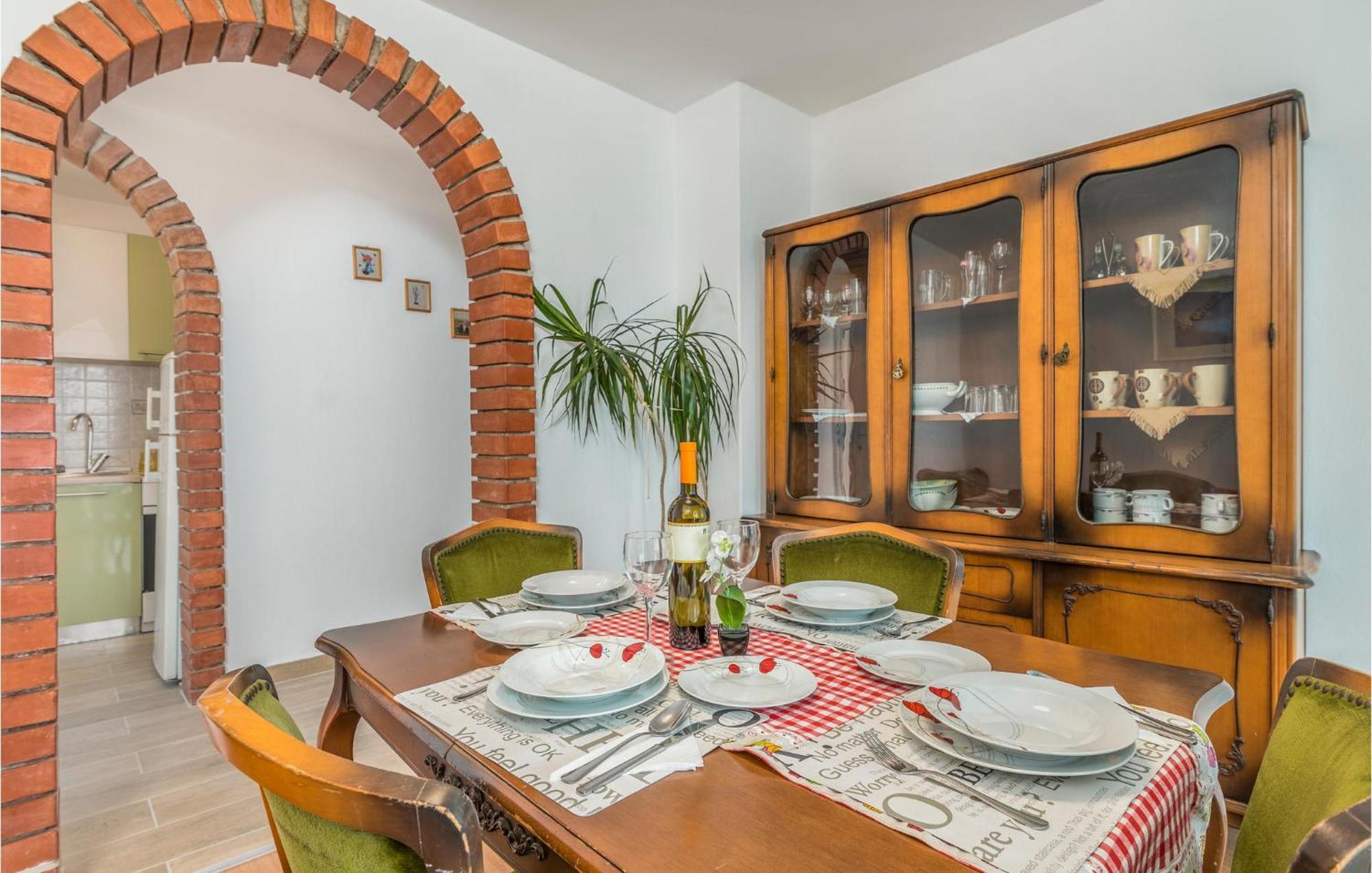Lovely Apartment In Mali Losinj With Kitchen Exterior foto